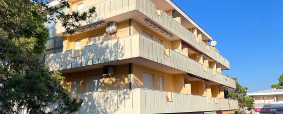 Trilocale con ampio terrazzo a Lido dei Pini