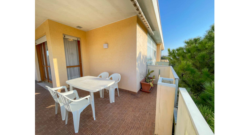 Trilocale con ampio terrazzo a Lido dei Pini